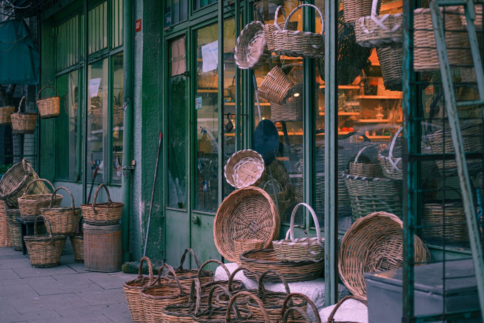 Cafés and restaurants
